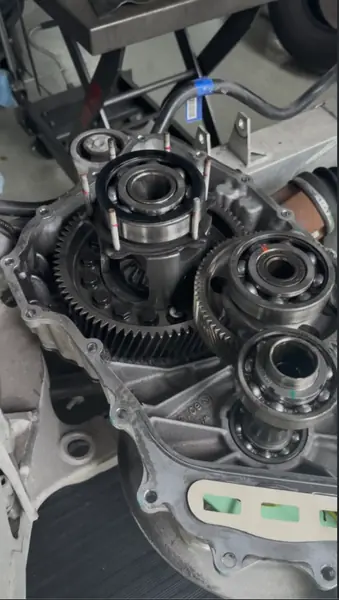 Reparación de Tesla y autos eléctricos — foto del taller 3