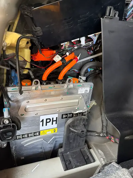 Reparación de Tesla y autos eléctricos — foto del taller 5